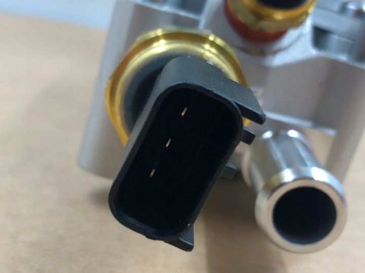CHÂSSIS RADIATEUR HUILES VERS DODGE JEEP CHRYSTLER LANCIA RAM 3.6 68105583AF