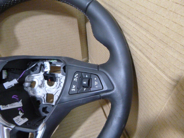 VOLANT CUIR MULTIFONCTION CORSA E