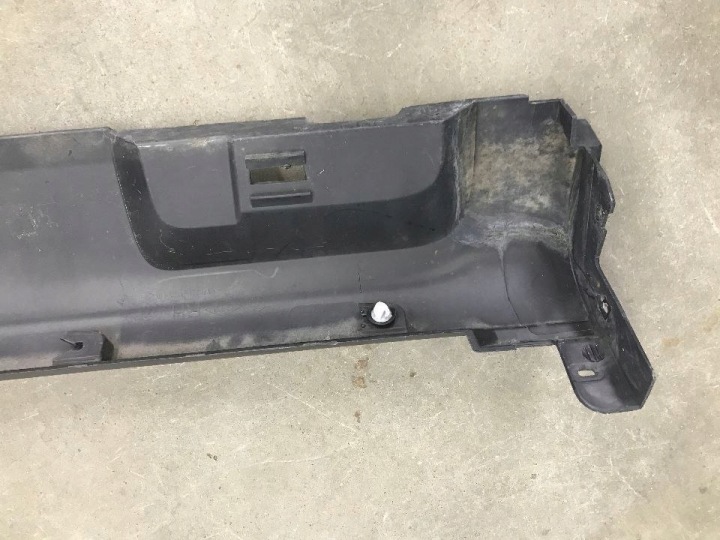 REVÊTEMENT SEUIL DACIA SANDERO STEPWAY 12-20R. DROITE MOULURE SEUIL EXTÉRIEUR