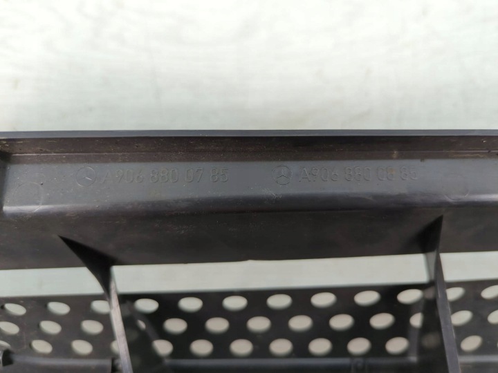 CALANDRE RADIATEUR MERCEDES-BENZ SPRINTER A9068880523
