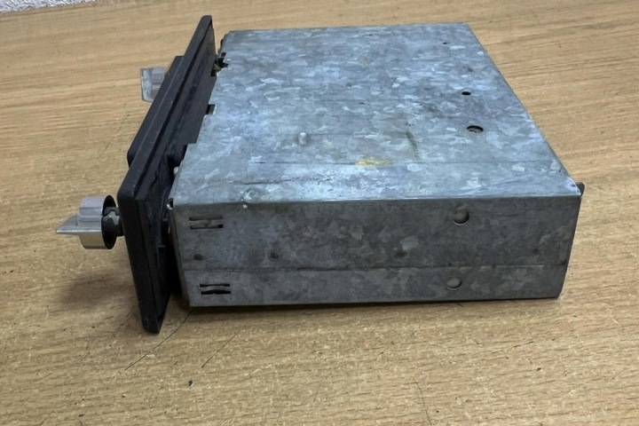 RADIO SANS NAVIGATION MERCEDES-BENZ E (W124) F3146 2.0L DIESEL 55KW 1993