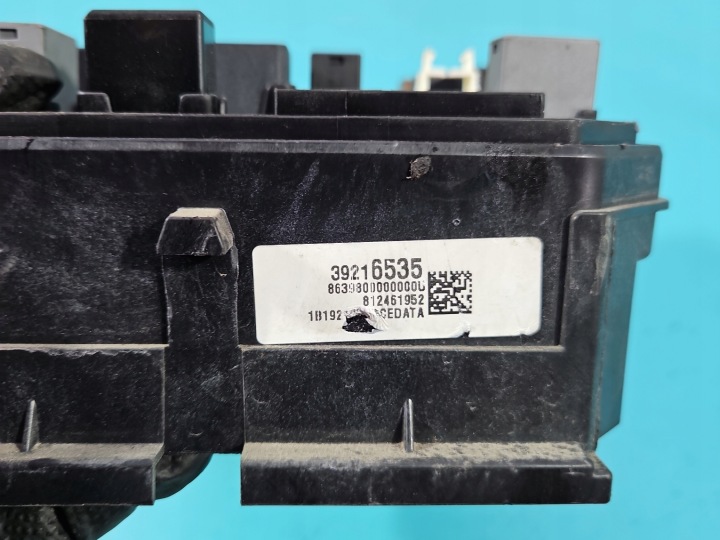 BOÎTE FUSIBLES OPEL ASTRA V K 39216535 812461952