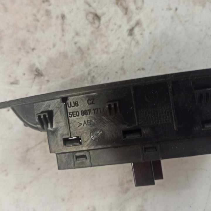 SKODA OCTAVIA III COMMUTATEUR VITRE GAUCHE AVANT 5E0867171D