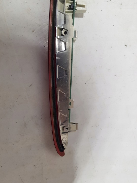 LANTERNE STOP STOPOWKA MERCEDES W204 UNIVERSEL A2049062601
