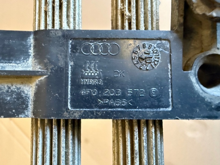 AUDI A6 C6 2.7 3.0 TDI RADIATEUR CARBURANTS 4F0203572E
