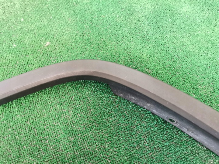 MOULURE SUR AILE DROITE AVANT AVANT JEEP GRAND CHEROKEE WK2 LIFT
