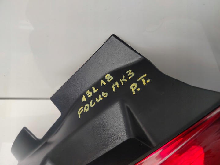 FORD FOCUS MK3 HAYON 10R- PHARE DROIT ARRIÈRE DROITE ARRIÈRE