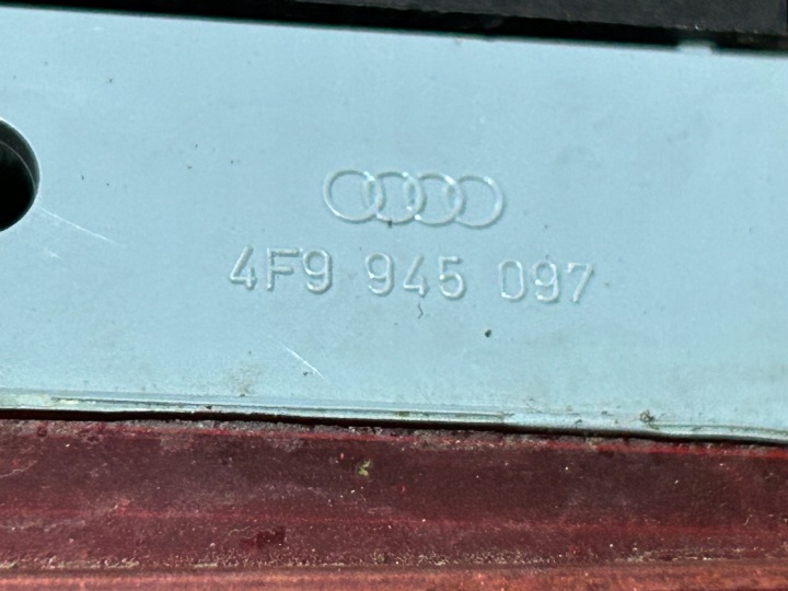 LANTERNE STOP DANS COUVERCLE DE COFFRE AUDI A6 C6 UNIVERSEL FONCTIONNEL