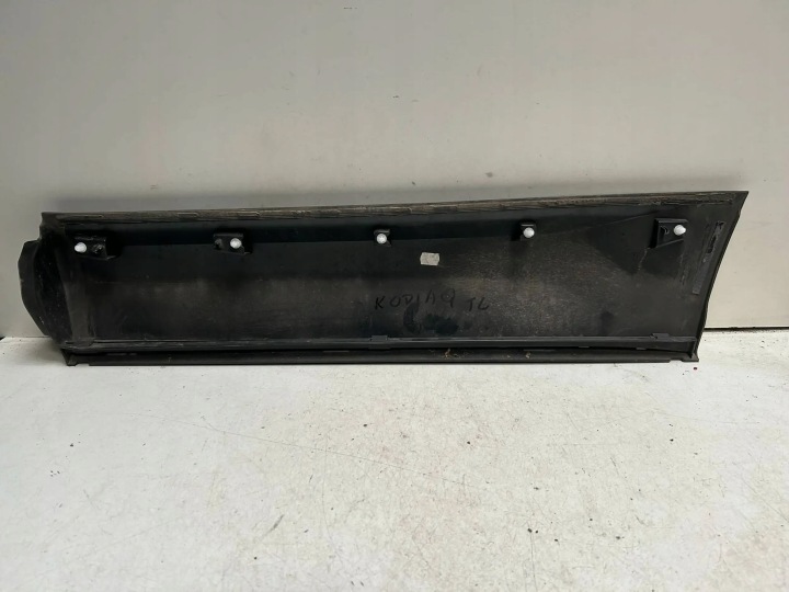 MOULURE PORTES ARRIÈRE DROIT SKODA KAROQ 2019