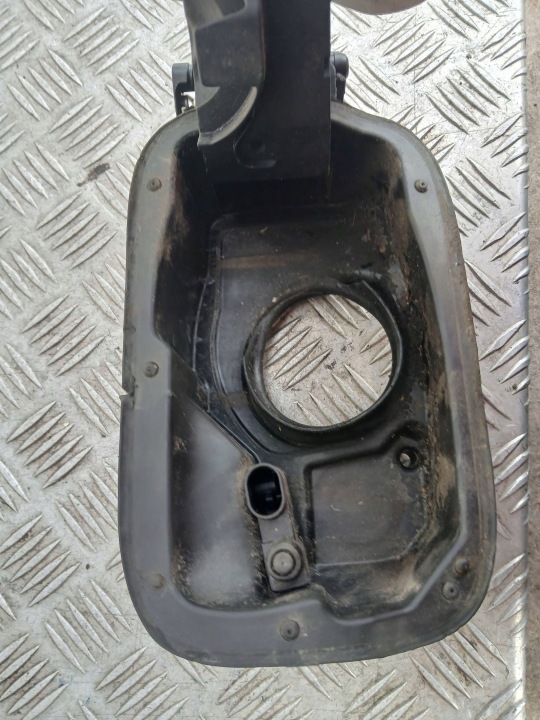 CLAPET GOULOTTE DE REMPLISSAGE CARBURANTS MERCEDES-BENZ A W169 A0005846517 CODE LAK: 748 NR101
