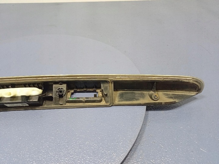 MERCEDES B-KLASA W246 CACHE CHROMÉE MOULURE COUVERCLES DE COFFRE A2467400793