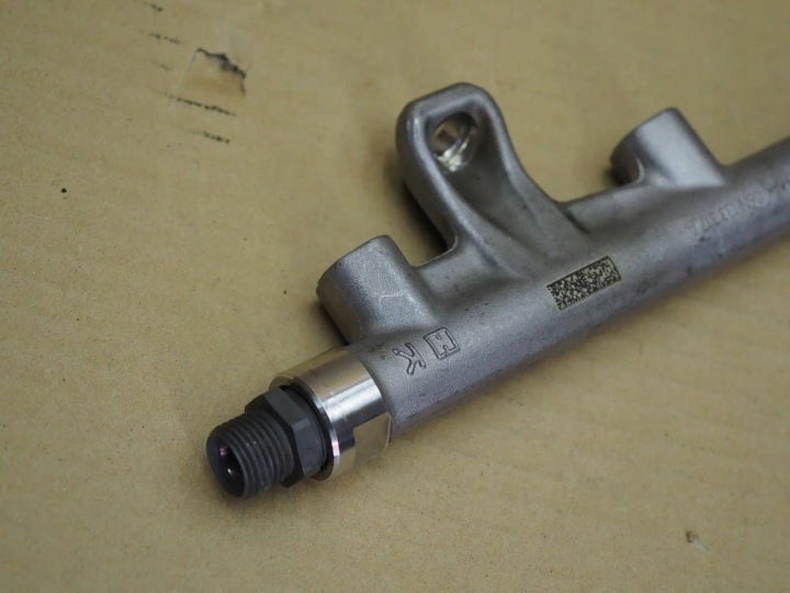 AUDI MOULURE INJECTION 06N133317A