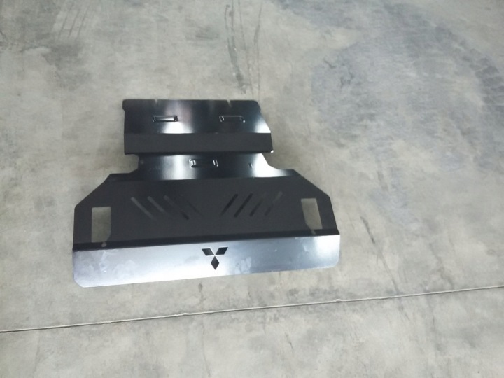 ACIER PROTECTION MOTEUR MITSUBISHI PAJERO 3 (V60, V70) (1999-2007)