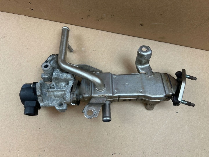 RADIATEUR EGR TOYOTA AURIS (_E18_) 2560137010B 31011575 1.8L 2016