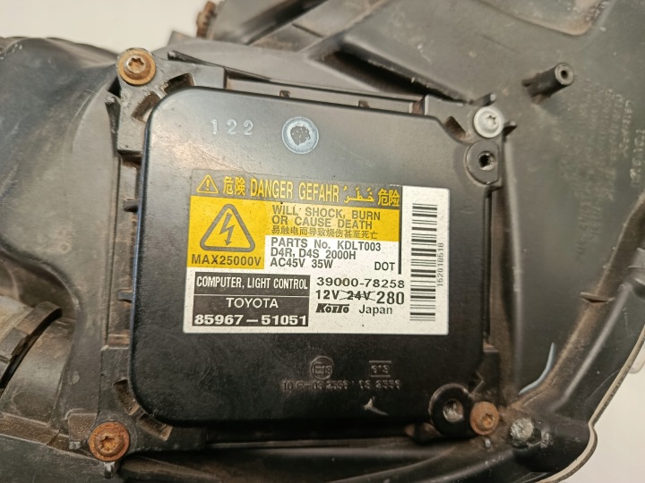 PROJECTEUR PHARE GAUCHE XÉNON TOYOTA AVENSIS T27 ORIGINAL KOITO 81158-05310