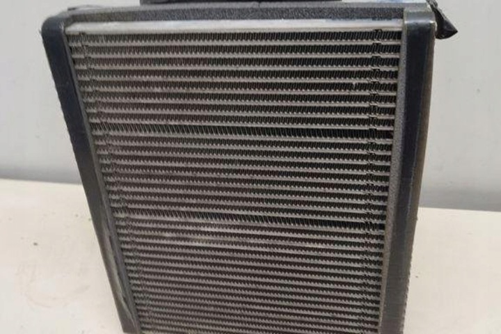 RADIATEUR CLIMATISATION SOUS PLANCHE PORSCHE CAYENNE (92A) 7P0820101 4.8L
