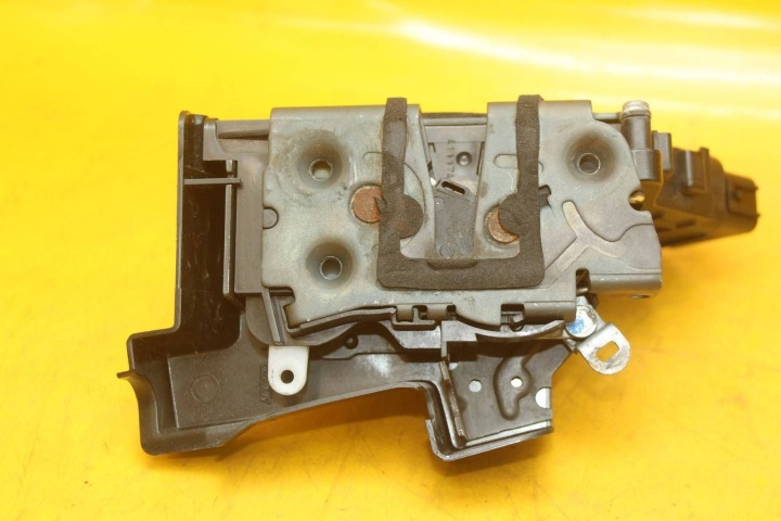 SERRURE DE PORTE GAUCHE AVANT FORD FOCUS MK2 3M5AR21813ER NR549