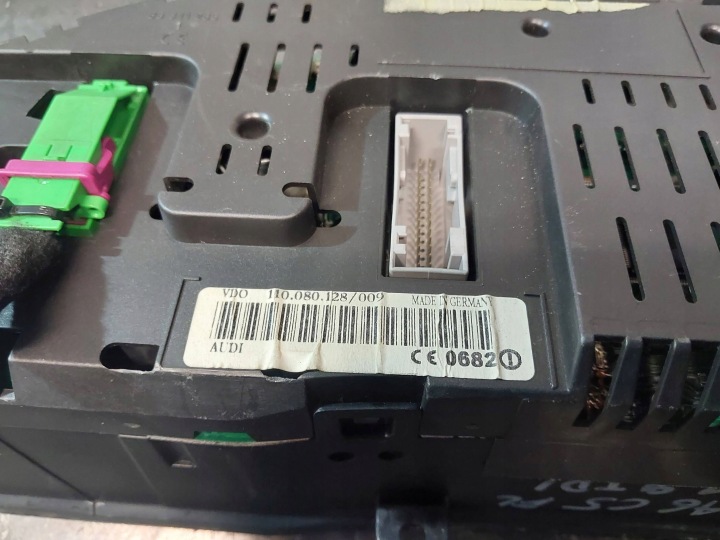COMPTEUR COMPTEUR AUDI OE 4B0920981J