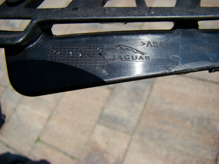 JAGUAR F-PACE GRILLE PARE-CHOCS GAUCHE