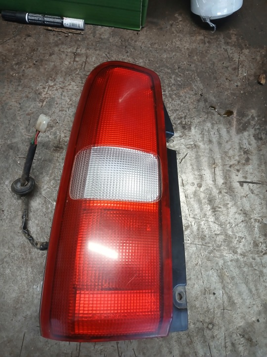 SUZUKI JIMNY III PHARE ARRIÈRE GAUCHE 132-32091