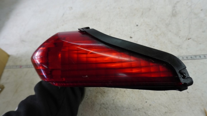 L77 YAMAHA YZF R6 RJ03 R6RJ03 PHARE ARRIÈRE ORIGINAL