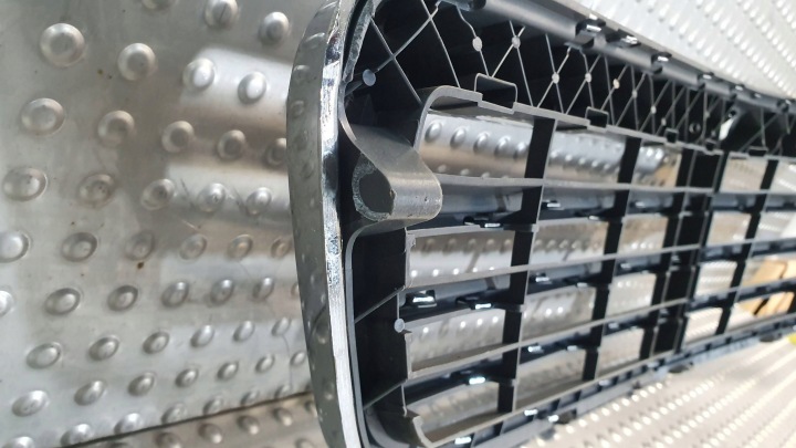 GRILLE CALANDRE MERCEDES C-KLASA W204 A2048801283 07-
