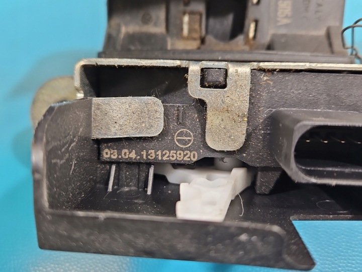 SERRURE COUVERCLES DE COFFRE ARRIÈRE VW PASSAT B7 UNIVERSEL 4 CONTACTS 5K0827505A