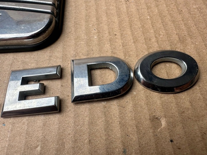 SEAT TOLEDO LOGO EMBLÈME INSCRIPTION COUVERCLES DE COFFRE 1M5853601A