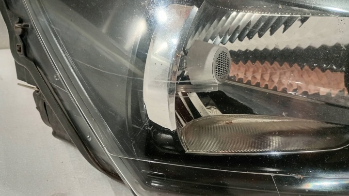 VW POLO V 6R 09-14 PROJECTEUR PHARE DROIT AVANT AVANT DROITE C601