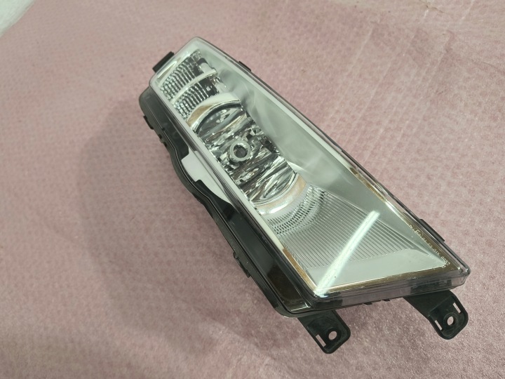PHARE ANTIBROUILLARD PHARES ANTIBROUILLARD DROIT SKODA RAPID AVANT RESTYLAGE 5JA941700B