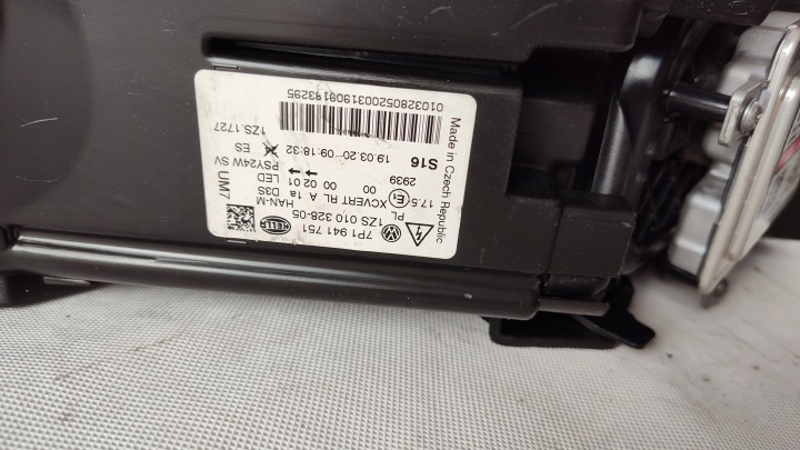 PROJECTEUR GAUCHE VOLKSWAGEN TOUAREG II