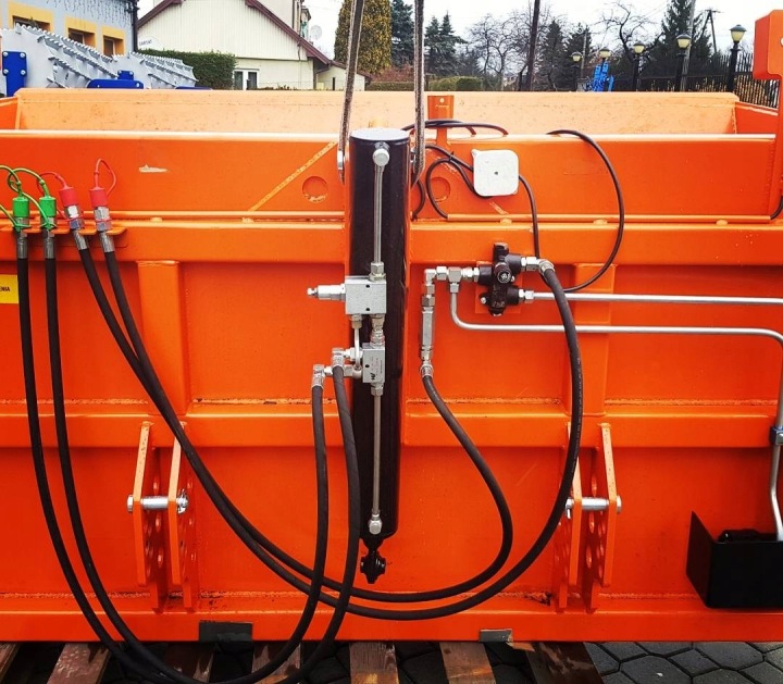 PIASKARKA POSYPYWARKA SOLARKA SAMOZALADOWCZA POMAROL PS-200