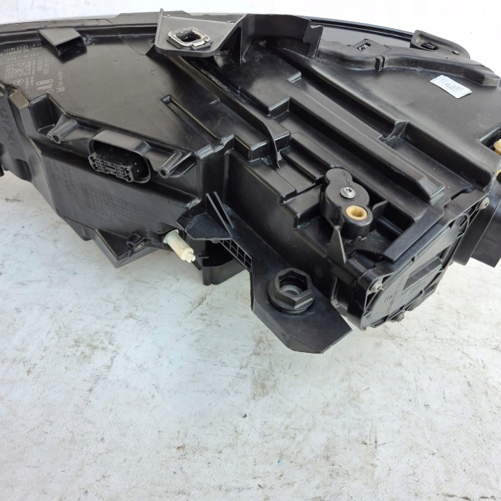 AUDI A3 8V LIFT 16- PHARE DROITE AVANT AVANT COMPLET LED MATRIX 8V0941036