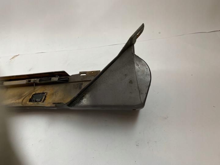 MOULURE SEUIL REVÊTEMENT SEUIL SEUIL GAUCHE GAUCHE MERCEDES W201 190 88 93 R.