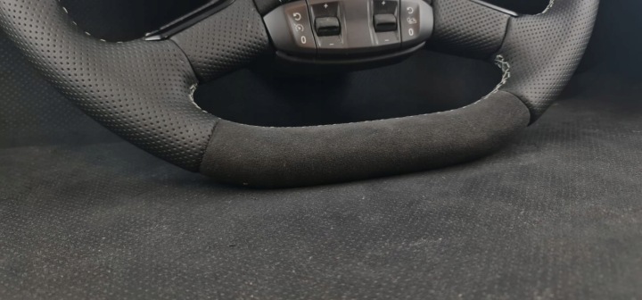 VOLANT SCANIA R AVEC NEUF MODIFICATION SCIETA NEUF CUIR MANUELLE PRACA
