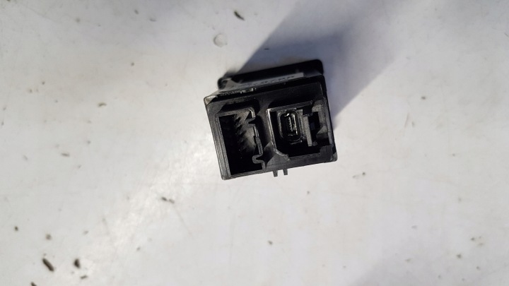 PRISE AUX BOÎTE À GANTS OPEL ZAFIRA C
