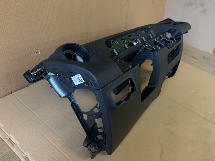 PARFAITE CONSOLE MERCEDES GLA H247 1