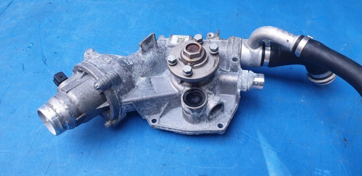 POMPE À EAU LIQUIDE CHLODNICZEGO THERMOSTAT BMW M3 F80 M4 F82 S55B30 7846361