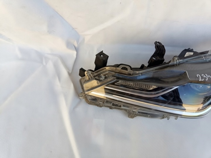 TOYOTA COROLLA E21 19- BERLINE PHARE COMPLET LED GAUCHE AVANT 81150-02T51-00