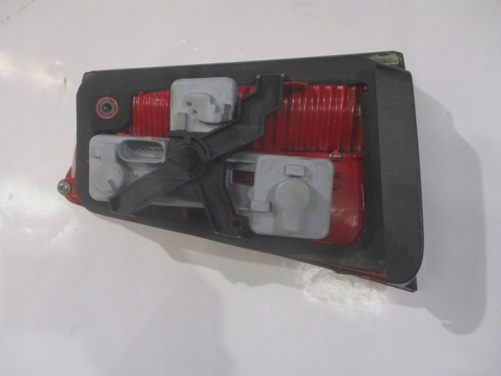 PHARE DROIT ARRIÈRE DANS COUVERCLE DE COFFRE AUDI A6 C7 UNIVERSEL AVANT 4G9945094