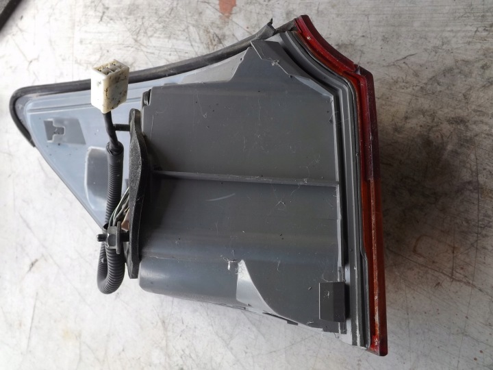 LEXUS IS 220 250 IS220LAMPA DROIT ARRIÈRE DROITE ARRIÈRE INSERT DOUILLE PHARES