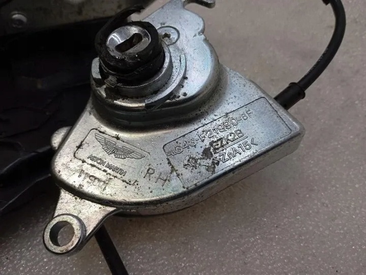 SERRURE DE PORTE ASTON MARTIN 21812