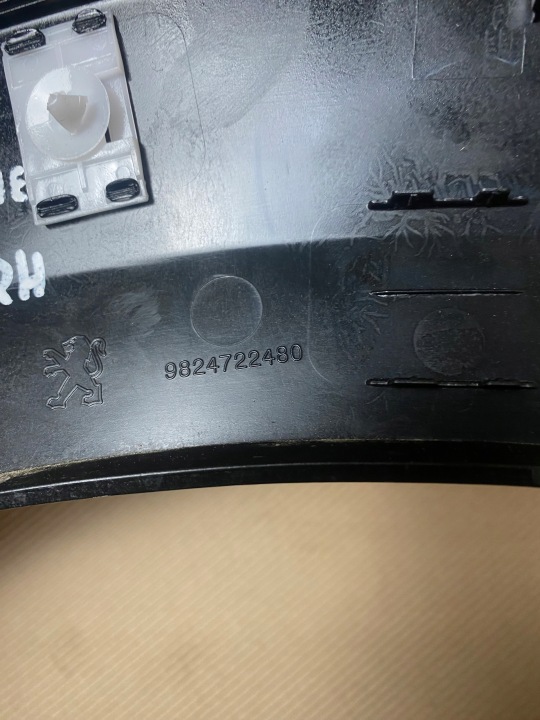 PEUGEOT 208 II GT LINE MOULURE GARDE-BOUE DROITE ARRIÈRE 9824722480