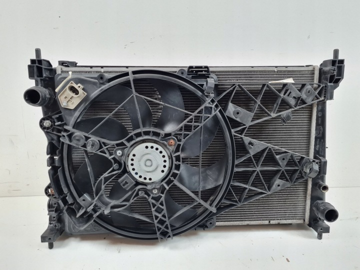 2012 OPEL COMBO D RADIATEUR ENSEMBLE 887668000