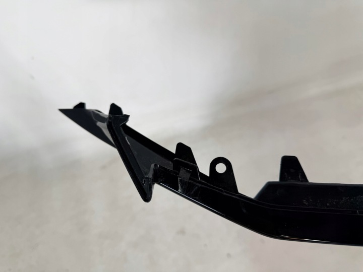 PEUGEOT 208 II 2008 II 2019 MOULURE SUPÉRIEURE CALANDRE PARE-CHOCS AVANT 9824817880