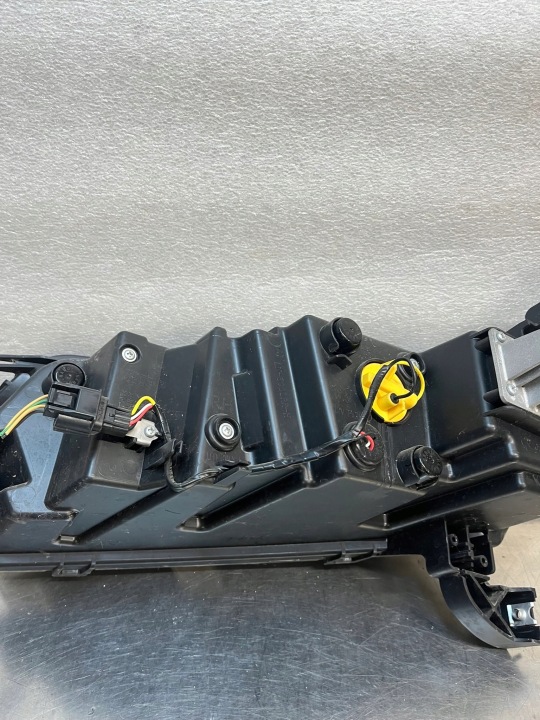 PHARE DROIT AVANT AVANT DACIA SPRING 266008993R EUROPE