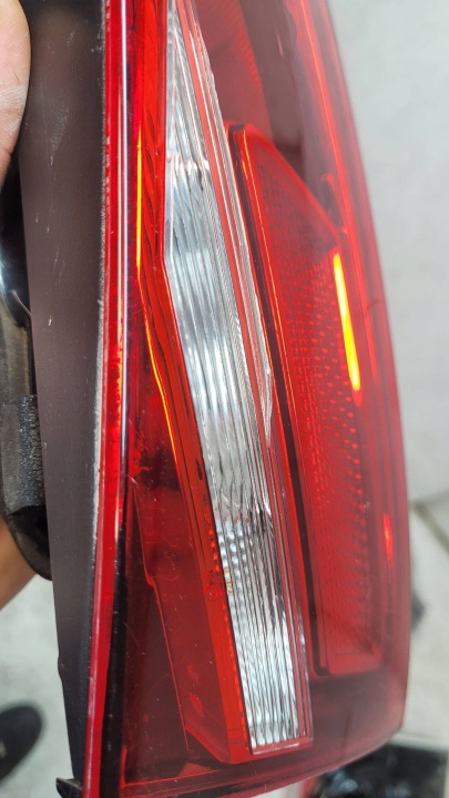 PHARE ARRIÈRE DROITE DANS COUVERCLE DE COFFRE AUDI A3 8V LOW SPORTBACK 8V4945076