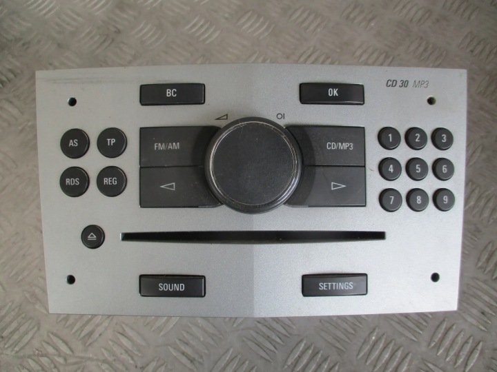 RADIO CD30 MP3 MONITEUR 13289932 ASTRA H 1.6 B 16 V 04-14 R. UNIVERSEL