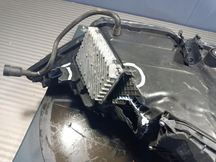 AUDI A6 C8 AVANT PROJECTEUR PHARE GAUCHE AVANT MATRIX