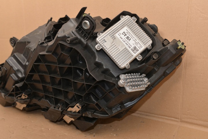 SKODA OCTAVIA MK4 PHARE DROITE COMPLET LED 0301134232 AA